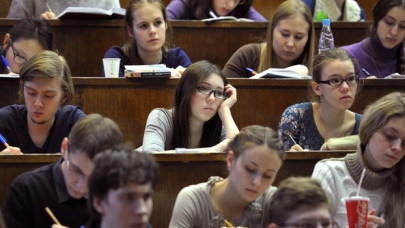 İBB'den üniversite öğrencisine "3200 TL eğitim desteği"