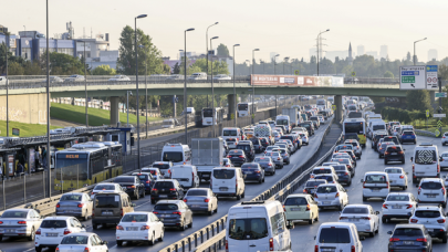 İstanbul'da haftanın ilk iş gününde trafik yoğunluğu yüzde 63'ü gördü!