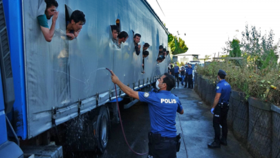 Kocaeli'de polisin durdurduğu TIR'dan 112 göçmen çıktı