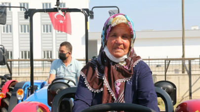 Manavgat yangınında traktörleri yanan 16 aileye son model yeni traktör