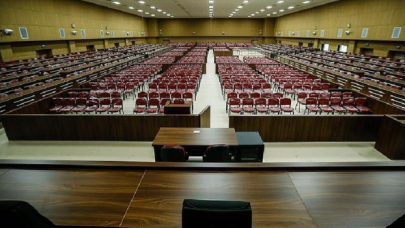 Şantaj iddiasıyla yargılanan gazeteciye 1 yıl 8 ay hapis cezası