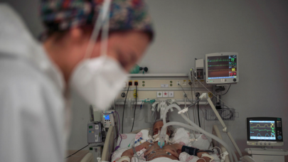 Türk Yoğun Bakım Derneği: "Yoğun bakımda yatan hastaların yüzde 51.4'ü hiç aşı yaptırmayanlar"