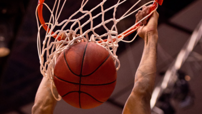 NBA'de, Lakers ilk galibiyetini aldı