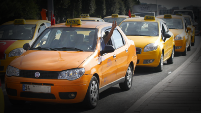 UKOME toplantısı öncesi taksiciler kontak kapatarak İmamoğlu'nu protesto ettiler