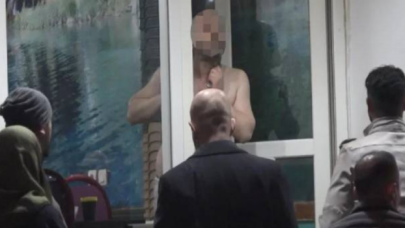 Boğazına bıçak dayadı, polise saldırdı, 9 kişiyi rehin aldı