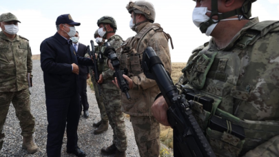 Hulusi Akar, İran sınırına gitti