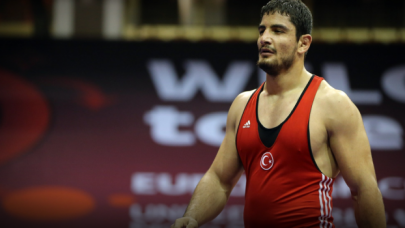 Milli güreşçi Taha Akgül futbolcu oldu