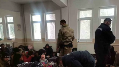 222 kaçak göçmen yakalandı, 2 organizatör tutuklandı