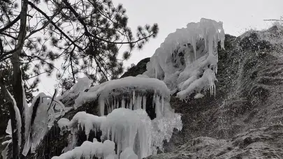 Bolu'nun yüksek kesimlerinde şelaleler buz tuttu