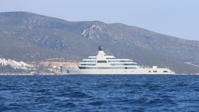 Rus milyarder Abramoviç'in yatı Bodrum'a yanaştırıldı