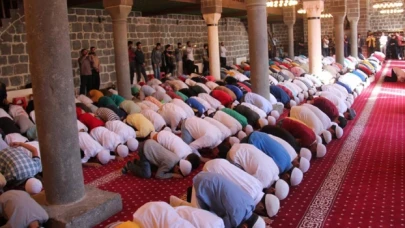 Cuma namazı nasıl kılınır? Cuma namazı kaç rekat? Cuma namazı kılınışı Diyanet bilgisi!