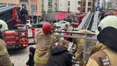 Kadıköy'de istinat duvarı çöktü, 5 katlı bina tahliye edildi