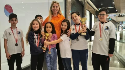 Kartal Belediyesi Satranç Akademisi Sporcuları Ödüle Doymuyor