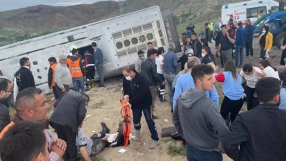 Çankırı'da işçi servisinin devrilmesi sonucu 18 kişi yaralandı