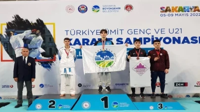 Karate şampiyonasına Büyükşehirli sporcular damga vurdu