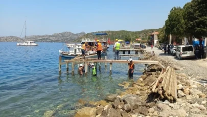 Marmaris'te kaçak iskeleler yıkılıyor