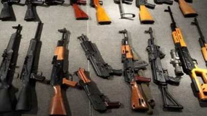 Silopi kırsalında toprağa gömülü 20 Kalaşnikov ve bir keskin nişancı tüfeği ele geçirildi