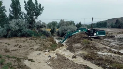 Dere yatağı taştı: 5 ev tedbir amaçlı boşaltıldı