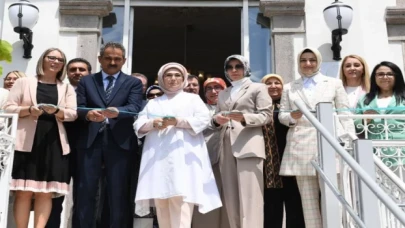 Emine Erdoğan’dan İzmir’de ’Enstitü’ açılışı