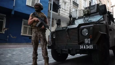 İstanbul'da uyuşturucu operasyonunda 18 adrese baskın yapıldı