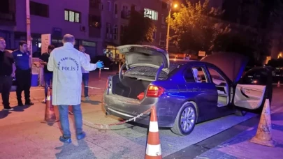 İzmir'de polis ekibine silahlı saldırı: 1'i polis 2 yaralı