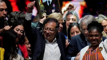 Kolombiya'nın ilk solcu devlet başkanı Gustavo Petro oldu