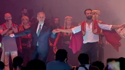 Mansur Yavaş, Tan Taşçı ile ‘Hüdayda’ oynadı