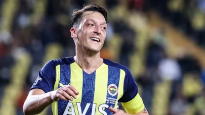 Mesut Özil'den 'ben burdayım' mesajı