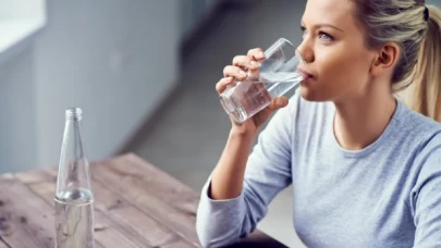 Sabahları aç karnına su içmenin 10 faydası