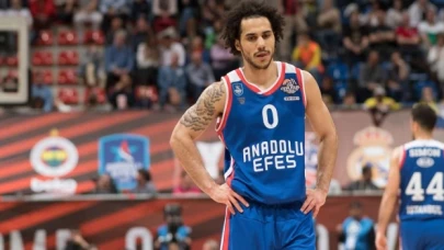 Shane Larkin, 2 yıl daha Anadolu Efes'te