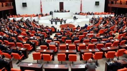 Sosyal medya düzenlemesini içeren Basın Kanunu teklifi görüşmeleri ertelendi