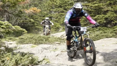 Uludağ’da nefes kesen bisiklet yarışı!