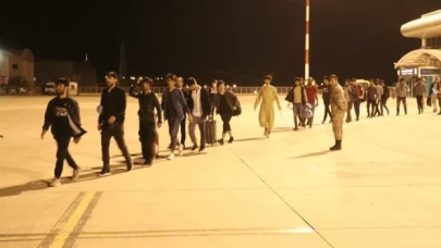 Ağrı'dan 273 Afganistan uyruklu yasadışı göçmen ülkelerine gönderildi