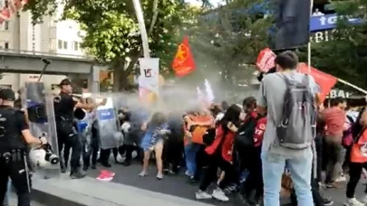 Ankara’da Suruç katliamında yitirilenleri anmak için toplananlara, polis müdahalede bulundu