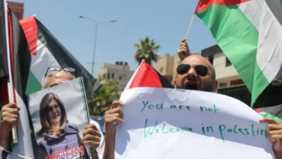 Biden’ı Filistin’e kısa ziyaretinde protestocular karşıladı