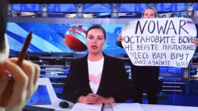 Canlı yayında savaş karşıtı eylem yapmıştı; Rus gazeteci Marina Ovsyannikova gözaltına alındı