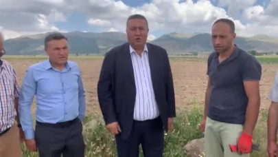 CHP’li Gürer’e konuşan patates üreticisi: “Çiftçilik yapmak zorlaşti. gübre, maliyet, mazot hepsi belimizi büküyor”