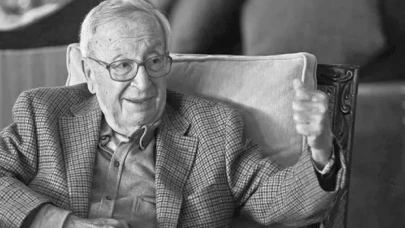 Eski Dışişleri Bakanı İlter Türkmen yaşamını yitirdi