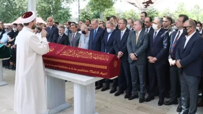 Göksel Gümüşdağ'ın annesi son yolculuğuna uğurlandı