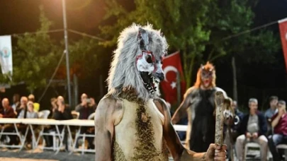 Kanar, Düşmana Korku Salan 200 Yıllık Geleneğe Eşlik Etti