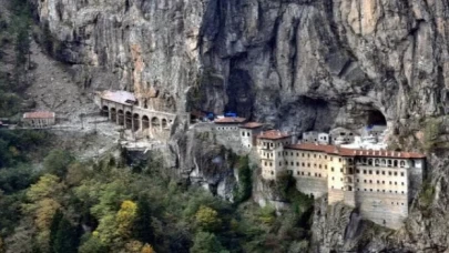 Prof. Dr. Osman Bektaş’tan Sümela Manastırı açıklaması: Restorasyonda yanlış strateji izlendi, artık daha tehlikeli