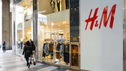 Rusya’dan çekilen H&M stoklar tükenene kadar geçici olarak mağazaları açacak