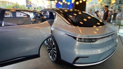 Ticaret Bakanı Muş, TOGG ile test sürüşü yaptı