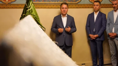 Ali Babacan, Hacı Bektaş-ı Veli Türbesi'ni ziyaret etti