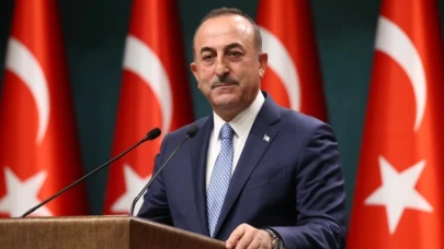 Çavuşoğlu'ndan Suriye'deki gösterilerle ilgili açıklama: Bayrağımıza uzatılan elleri kırarız