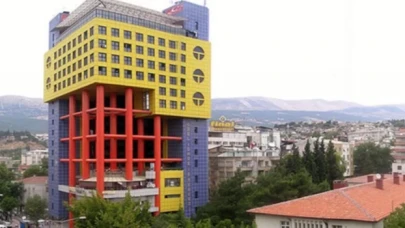 ’Dünyanın en saçma binası’nın geciken yıkımına para cezası