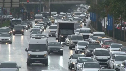 İstanbul’da yağmur başladı, trafikte yoğunluk yaşanıyor