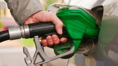 Motorine 1 liralık indirim gelmişti; bu gece zam geliyor!