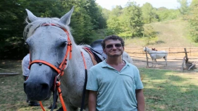 Sakarya’da ’engelsiz yürekler’den ata binme heyecanı