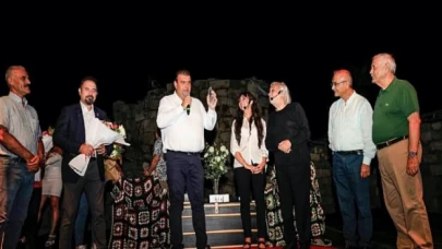 Sığacık Müjdat Gezen’i ayakta alkışladı